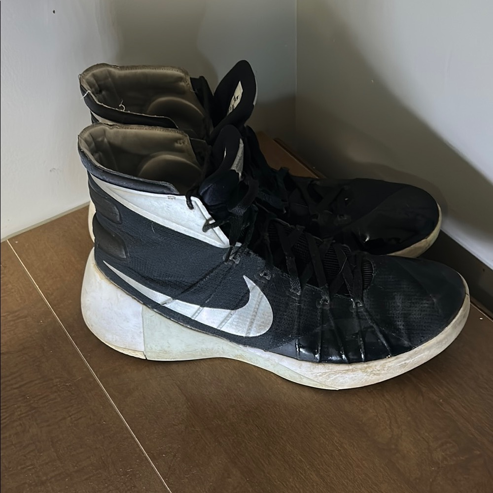 Nike Hyper Dunks - Picture 2 of 5
